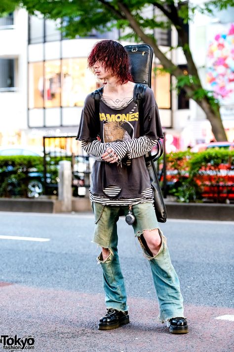 Punk Fashion Japan, Japanese Street Style 2023, Grunge Japanese Aesthetic, Vivienne Westwood Street Style, Hysteric Glamour Outfit, Punk Street Fashion, Grunge Street Style, Cutout Pants, Punk Street Style