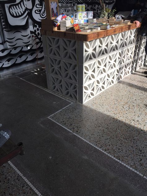 Breeze Block Patio Floor, Breeze Block Bench, Breeze Block Bbq, Concrete Breeze Block Wall, Breeze Block Bar, Breeze Block Seating Area, Breeze Block Bar Counter, Breeze Blocks Ideas, Breeze Block Ideas