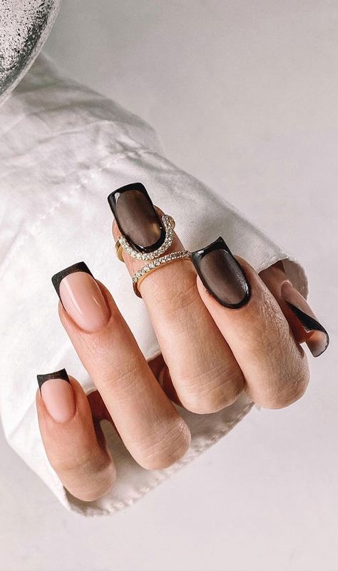 Nails Black Outline, Outline French Tip, Modern French Tip Nails, Modern French Tip, French Tip Nails Black, Black And Nude Nails, Grey Matte Nails, Black Nails With Glitter, Grey Nail Designs