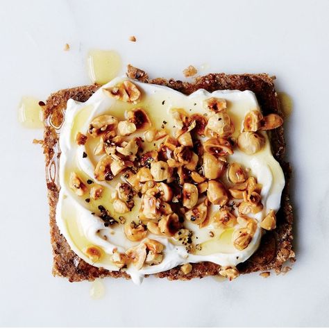 Labneh Recipe, Healthy Breakfast Toast, Toast Recipe Breakfast, Yogurt Toppings, Crostini Recipes, Yogurt Breakfast, Healthy Yogurt, Breakfast Toast, Piece Of Bread