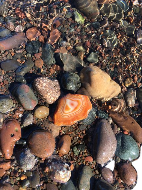 Pretty Rocks, Cool Rocks, Minerals And Gemstones, Lake Superior, Peta, Crystals Minerals, Rocks And Minerals, Elegant Dress, Rocks And Crystals