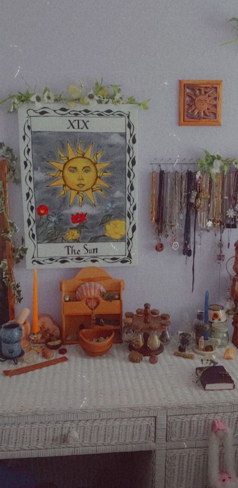 Altar decorated Litha midsummer (midsommar/summer solstice) celebrating. Summer Altar Ideas, Litha Altar Summer Solstice, Litha Decorations Diy, Summer Solstice Altar, Summer Solstice Decorations, Litha Crafts, Sabbat Decorations, Sun Altar, Litha Decorations