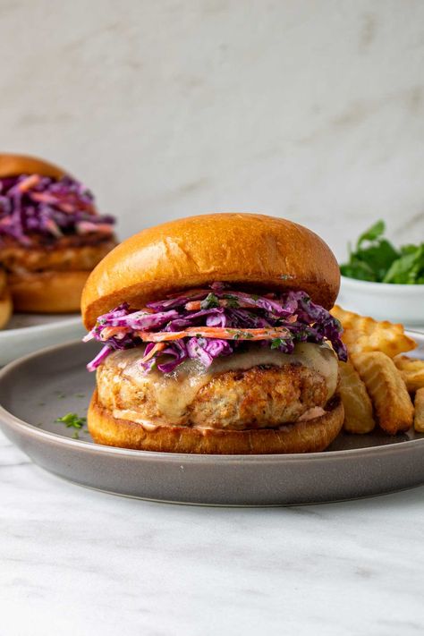 Cajun Chicken Burger Recipe, Cajun Chicken Burger, Chicken Burger Patties, Kay Nutrition, Grilled Chicken Burgers, Burger Mix, Chicken Burgers Recipe, Poultry Dishes, Nutritional Snacks