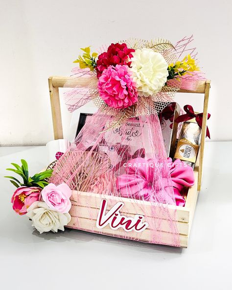 Tickled Pink for the Bride-to-Be! 💞 Pamper the blushing bride with our gorgeous hamper, filled with all things pretty in pink! Things included: •Bride to Be Sache •Ferrero Rocher •Body Mist •Scented Candle •Scrunchie •Photoframe •Greeting card •2 pair of earrings •Necklace DM for your customisation 💌 #bridetobehamper #craftiquegifts #bridehamper #weddinghampers Bride To Be Hamper, Bridal Hamper, Raya 2022, Hampers For Her, Blushing Bride, Pink Things, Ferrero Rocher, Tickled Pink, Body Mist