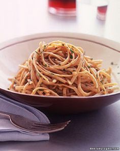 Whole-Wheat Pasta with Garlic and Olive Oil .. Leonardo brings you the best of both, whole-wheat spaghetti and of course healthy olive oil! Pasta With Garlic And Olive Oil, Garlic Olive Oil Pasta, Wheat Pasta Recipes, Pasta With Garlic, Pasta Shrimp, Pasta Healthy, Garlic And Olive Oil, Daniel Fast Recipes, Whole Wheat Spaghetti