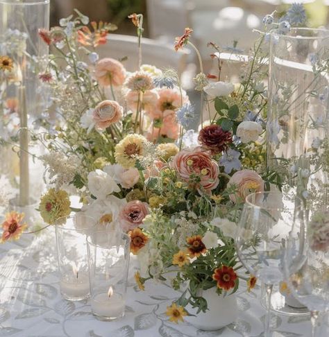 Wildflower Table Scape, Whimsical Wedding Tables, Romantic Garden Party Wedding, Modern Wildflower Wedding, Coral Fall Wedding, English Garden Wedding Flowers, Spring Wedding Palette, Spring Wedding Garden, Spring Wedding Florals