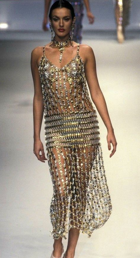 Paco Rabanne - Spring 1995 RTW 90s Runway, 90s Runway Fashion, Original Supermodels, Stage Outfit, 90's Fashion, 20s Fashion, 1990s Fashion, 90s Aesthetic, Nice Style