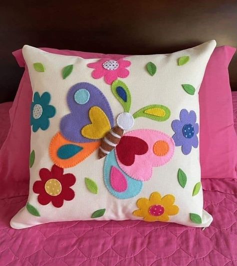 Spring Crochet Ideas, Crochet Butterfly Applique, Clothes Tips, Butterfly Spring, Spring Crochet, Felt Cushion, Butterfly Tutorial, Butterfly Applique, Pillows Decorative Diy