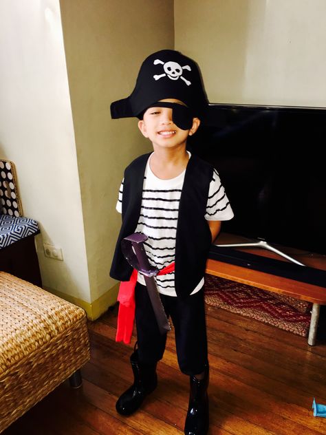 Costume Parade Pirate Costume, Pirate Party, Baby Halloween, School Days, Kids Costumes, Big Boys, Halloween Costumes, Halloween, Hats