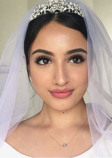 A makeup artist perfectly recreated Meghan Markle's royal wedding makeup Makeup Artist Names, Asian Wedding Makeup, Perfect Wedding Makeup, Amazing Wedding Makeup, Beautiful Wedding Makeup, Simple Wedding Makeup, Gorgeous Wedding Makeup, Wedding Hairstyles And Makeup, Wedding Makeup Tutorial