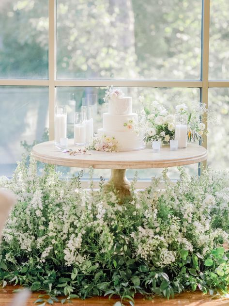 A Fairy Tale Wedding at Swan House Complete With a 50-Foot Chiffon Draped Cabana Cake Meadow, Cake Florals, Garden Wedding Cake, Wedding Cake Display, Swan House, Cake Tables, Wedding Cake Table, Wedding Moodboard