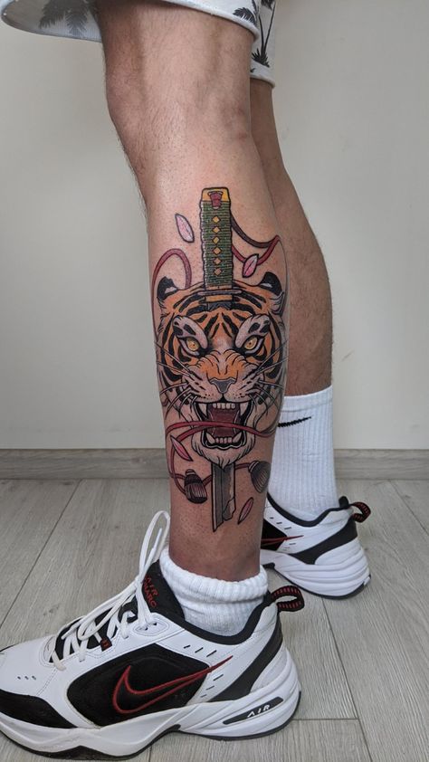 Tiger With Knife Tattoo, Japan Knife Tattoo, Samurai Tiger Tattoo, Japan Style Tattoo, Samurai Knife, Traditional Tiger Tattoo, Knife Tattoo, Tattoo Inspiration Men, Style Tattoo