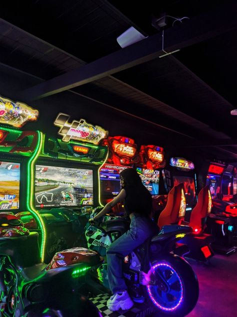 Arcade inspo aesthetic girl Underground Party, Digital Underground, Arcade Aesthetic, Fun Park, Me Vibes, Bethany Beach, Queen Aesthetic, Super Kawaii, Dream House Rooms