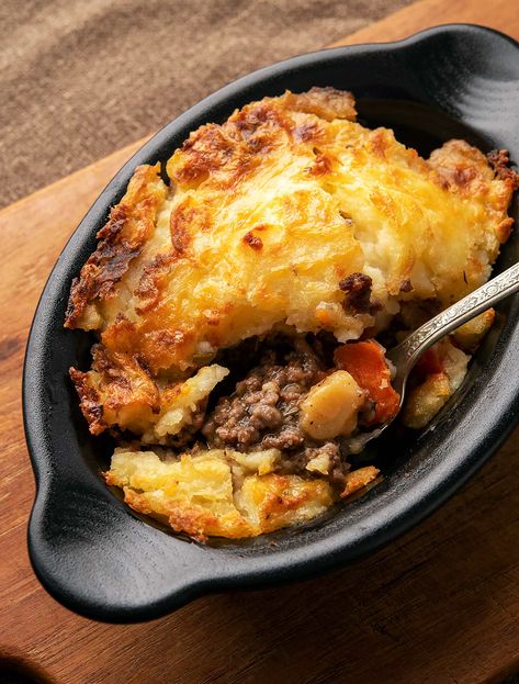 Venison Shepherd’s Pie Ground Venison, Cheesy Mashed Potatoes, Potato Toppings, Shepherds Pie Recipe, Creamy Recipes, Making Mashed Potatoes, Venison Recipes, Cottage Pie, Shepherd's Pie