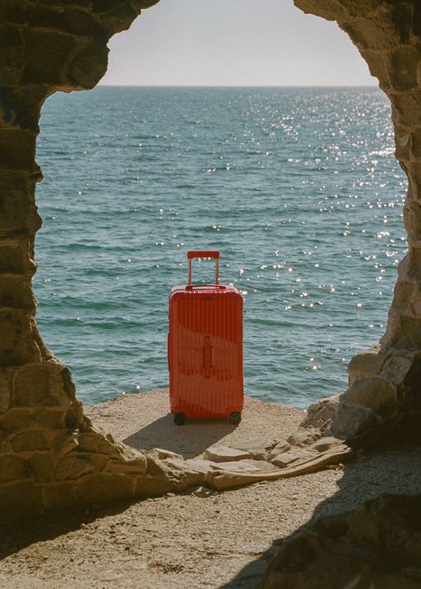 Austin Leis’s Travel Diary Depicts Moments Of Tranquility On The Spanish Coast - IGNANT Vintage Travel Aesthetic, Product Shooting, Wallpaper Estetika, Bedroom Wall Collage, Brand Shoot, Summer Poster, Nice Pic, Summer Campaign, Orange Aesthetic