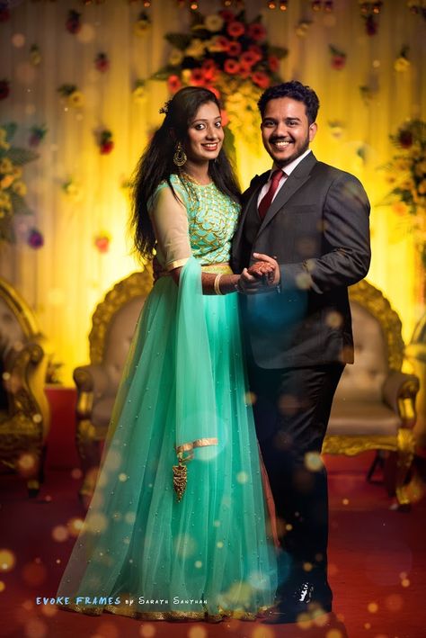 Bride Groom Stills, Indian Couple Reception Photoshoot, Marriage Couple Stills, Reception Poses Indian, Couples Photoshoot Marriage, Couple Photography Poses Reception, Reception Poses For Bride, Wedding Reception Stills, Couple Stills For Engagement