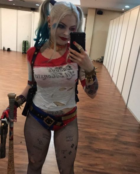 Goodnight skwad 🖤 @infamous_harley_quinn @lauragbert #SuicideSquadMovie #HarleyQuinnCosplay #InfamousHarleyQuinn #LauraGilbert #MargotRobbie Laura Gilbert, Harley Quinn Halloween, Harley Quinn Cosplay, Margot Robbie, Infamous, Harley Quinn, Halloween, On Instagram, Instagram