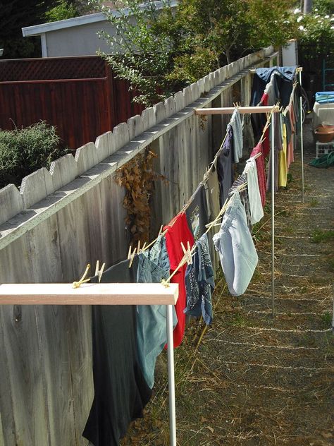 Clothes Lines Ideas Outdoor, Diy Clothesline Outdoor, Outdoor Clothes Lines, Clothesline Diy, Outdoor Laundry Rooms, Minimalist Bloxburg, Kitchen Ideas Decoration, Yard Garden Design, Pathway Landscaping