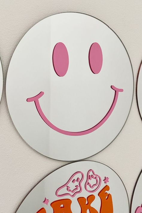 Smiley Mirror, Groovy Prints, Trendy Smiley Face, Face Mirror, Yearbook Themes, Mirror Large, Room Ideas Aesthetic, Girly Room, Mirror Stickers