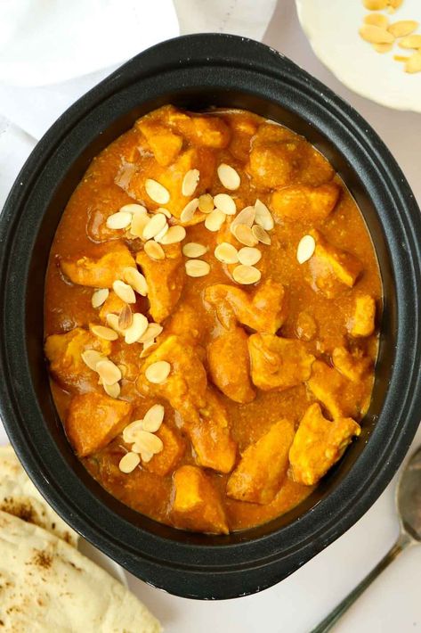 Throw all the ingredients together for this super easy Slow Cooker Chicken Korma. With a light, mild and fresh coconut and nutty flavour, it’s perfect for the whole family to enjoy. Slow Cooker Chicken Korma, Chicken Kurma, Slow Cooker Curry Recipes, Taming Twins, Slow Cooker Beef Curry, Slow Cooker Curry, Slow Cooker Chicken Curry, Successful Family, Fakeaway Recipes