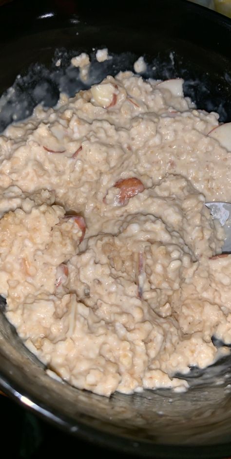 Over night oats, so yummy!! 1 cup of oats, 1 cup of almond milk, a little cinnamon, a scoop of peanut butter and small sliced almonds. Mix and put in fridge over night. My favorite overnight oats so far #healthy #recipes #overnightoats #yummy Oats Snap, Over Night Oats, Night Oats, Over Night, Personal Fitness, Cute Love Images, So Yummy, Sliced Almonds, Overnight Oats