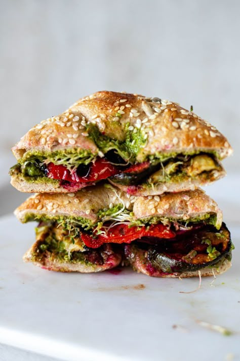 Best Plant Based Meals, Healthy Veggie Sandwich, Healthy Sandwiches Vegetarian, Sandwich Ideas Vegetarian, Sandwiches With Pesto, Make Ahead Sandwiches, Veggies Sandwich, Vegan Patty, Vegetarian Panini