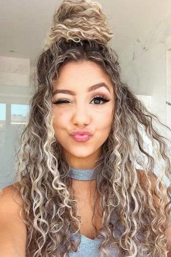 The Trendiest Ways To Beautify Your Long Curly Hair | LoveHairStyles.com Shoulder Length Curly Hair, 2020 Hairstyles, Cute Curly Hairstyles, Medium Curly Hair Styles, Curly Hair Styles Easy, Hair Prom, Hair Easy, Penteado Cabelo Curto, Haircuts For Long Hair