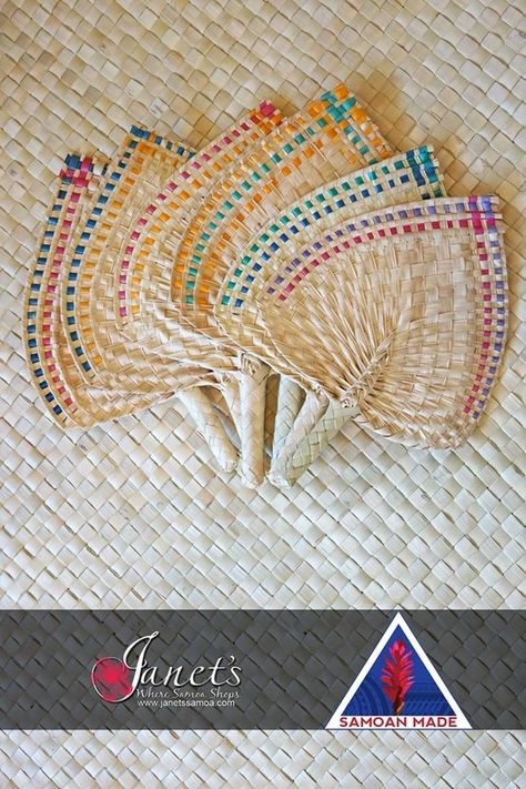 Samoan Wedding, Hand Fans Diy, Tongan Culture, Samoan Designs, Polynesian Fashion, Island Crafts, Diy Christmas Presents, Island Fashion, Art And Craft Videos