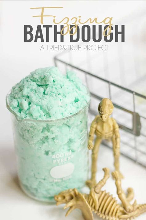 Make bath time fun with this Fizzing Bath Dough made with just three simple ingredients! #bathtime #kidsactivities Kid Science, Diy Unicorn, Bath Time Fun, Diy Spa, Homemade Bath Products, Diy Body, Science Experiments Kids, Play Dough, Home Made Soap