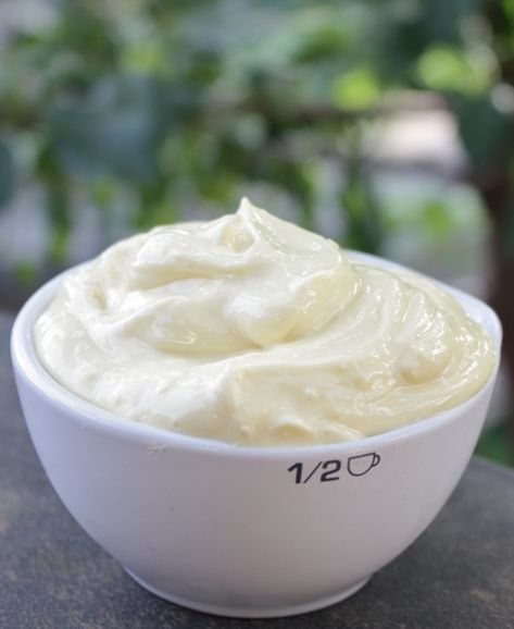 Homemade Mayonnaise and Aioli Aoili Recipe, Garlic Mayonnaise, Garlic Mayo, Homemade Mayo, Homemade Condiments, Homemade Mayonnaise, Blender Recipes, Hand Blender, Cooking Prep