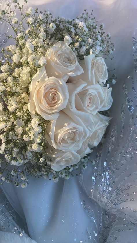 Unusual People, White Flower Bouquet, White Rose Bouquet, Luxury Flower Bouquets, Dream Wedding Decorations, Boquette Flowers, Symbol Of Love, Glitter Flowers, Flowers Bouquet Gift