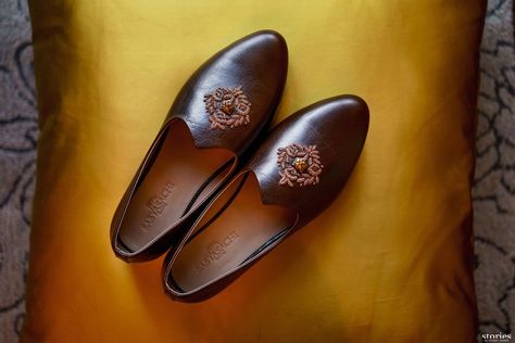 Pretty groom shoe for the wedding day. See more on wedmegood.com #wedmegood #indianwedding #indianbride #shoes #shoesmen Indian Sherwani, Men Dresses, Sherwani Wedding, Jodhpuri Suits, Indian Groom Dress, Jodhpuri Suits For Men, Groom Details, Dresses For Men, Groom Dress Men