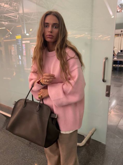 Pink Jumper Outfit, Style Inspiration Casual, Clothing Outfits, Sweater Outfit, Golden Girl, Looks Chic, 가을 패션, Basic Outfits, Looks Style