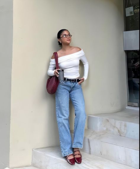 Instagram: ashleyogarcia Zapatos Mules Outfit, 5ft Tall Women Fashion Outfit, Red Leather Jacket Outfit, Off Duty Outfits, Business Casual Outfits For Women, Everyday Fashion Outfits, Casual Day Outfits, Stockholm Fashion, Casual Chic Outfit