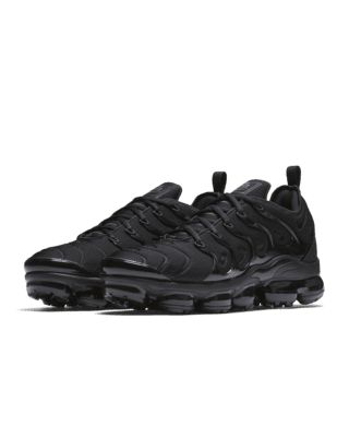 The Nike Air VaporMax Plus looks to the past and propels you into the future. Nodding to the 1998 Air Max Plus with its floating cage, padded upper and heel logo, it adds revolutionary VaporMax Air technology to ramp up the comfort and create a modern look. Shown: Black/Black/Dark Grey Style: 924453-004 Nike Vapormax Men, Vapormax Black, Air Vapormax Plus, Nike Air Vapormax Plus, Vapor Max, Nike Vapormax, Grey Style, Air Vapormax, Air Max Plus