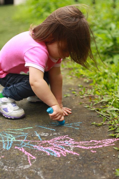 Encouraging Sidewalk Chalk Art, Drawing With Chalk Side Walk, Sidewalk Chalk Butterfly, Chalk Illustration, Exploding Sidewalk Chalk, Chalk Artwork, Chalk Photography, Sidewalk Chalk Art, Face Drawing Reference