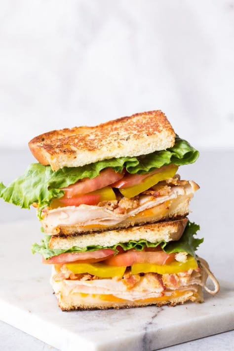 Easy Chicken Club Sandwich Sandwich Photoshoot, Back To School Dinners, Chicken Club Sandwich Recipes, Chicken Club Sandwich, Chicken Melt, Sandwich Healthy, Club Sandwich Chicken, Santana Row, Club Sandwich Recipes