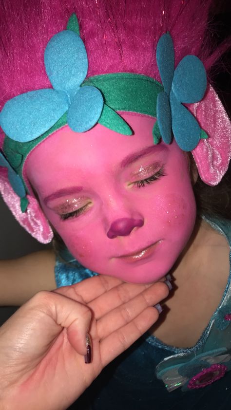 Princess Poppy Makeup Poppy Face Paint, Trolls Makeup Ideas, Poppy Makeup, Poppy Costume, Princess Poppy, Princess Diy, Kids Face Paint, Troll Face, Kids Makeup