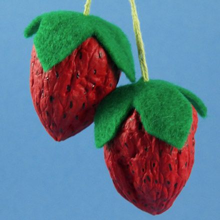 Making strawberries out of walnuts. Walnut Shell Crafts, Strawberry Crafts, Acorn Crafts, Felt Squares, Walnut Shell, Farmhouse Fall Decor, Spring Activities, Classroom Crafts, Pumpkin Crafts