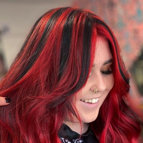 The Collective on Instagram: "Rock n roll 🕷️  Bringing back those chunky foils with slices of black and red on this gorgeous mane of hair 🤌  #redhair #chunkyhighlights #90shair #redhair #alternativehair #foils #hairdresser #lincoln @affinageprofessional @olaplex @capitalhairlincoln @lincssmallbiz #smallbusiness @valera.swiss #lincolnuniversity" Chunky Foils, Goth Highlights, Red And Black Highlights, Red Chunky Highlights, Halo Hair Color, Red Halo Hair, Halo Hair Colors, Black And Red Hair, Witchy Hair