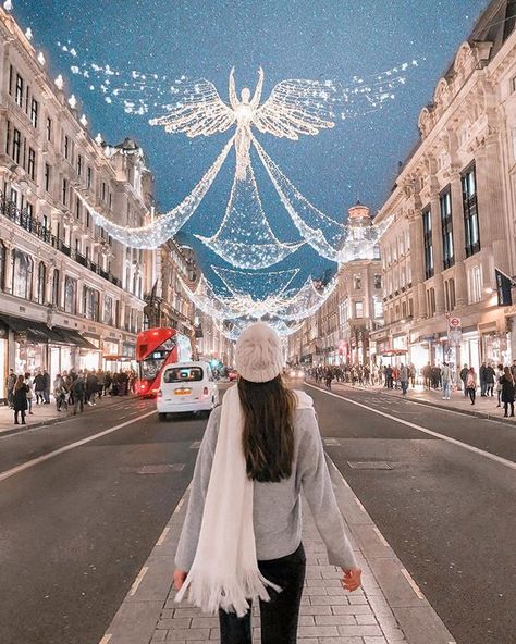 Dreamy nights in my favourite city🌃✨ Good night everyone🌙✨ Have sweet dreams☁️ —————————————————————… London Photo Ideas, Beautiful Palace, London Photoshoot, London Holiday, London Dreams, Good Night Everyone, London Baby, Winter Inspiration, London Aesthetic