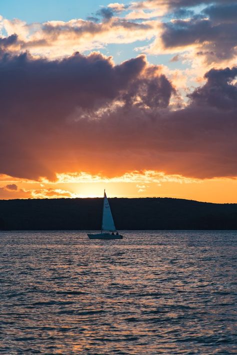 Sailboat at Sunset on Lake Wallenpaupack in Pennsylvania photographed by Emily Kern Photography. #lakewallenpaupack #poconos #tafton #pa #lakelife #lake #sailboat #sunset Sailboat Sunset, Lake Wallenpaupack, Lake Life, Pennsylvania, Lake, Collage, Travel, Photography, Pins