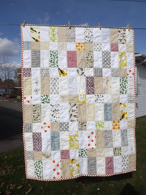 Low Volume Quilt, Quilt Modernen, Pretty Quilt, Jellyroll Quilts, Quilt Baby, Strip Quilts, Scrappy Quilts, Patchwork Quilt, Easy Quilts