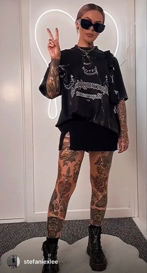 Tattooed Baddie Outfits, Casual Gig Outfits, Emo Show Outfit, Mid Size Rocker Outfits, Avenge Sevenfold Concert Outfit, Summer Outfits 2023 Edgy, Metal Core Concert Outfit, Edm Concert Outfit Plus Size, King Krule Concert Outfit