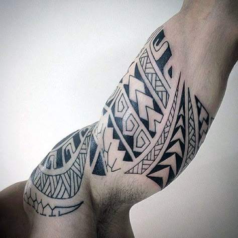 Bicep Mens Maori Tattoo Design In Black Ink Bicep Tattoos For Guys, Outer Bicep Tattoos, Maori Tattoo Frau, Tattoo Bicep, Ta Moko Tattoo, Bicep Tattoos, Bicep Tattoo Men, Inner Bicep Tattoo, Tattoo Diy