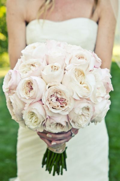 Vintage looking blush garden roses: http://www.stylemepretty.com/2015/06/18/the-23-prettiest-garden-rose-bouquets/ Garden Rose Bouquet, Rustic Bouquet, Rose Wedding Bouquet, Lakeside Wedding, Garden Rose, Future Mrs, Garden Roses, Bride Bouquets, Beautiful Bouquet