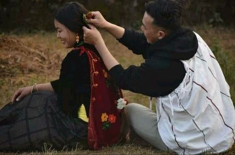 Magar Culture Dress Couple, Nepali Couple Aesthetic, Magar Culture, Nepali Couple, Nepali Aesthetic, Digi Pics, Nepali Culture, Gurung Dress, Cute Small Drawings