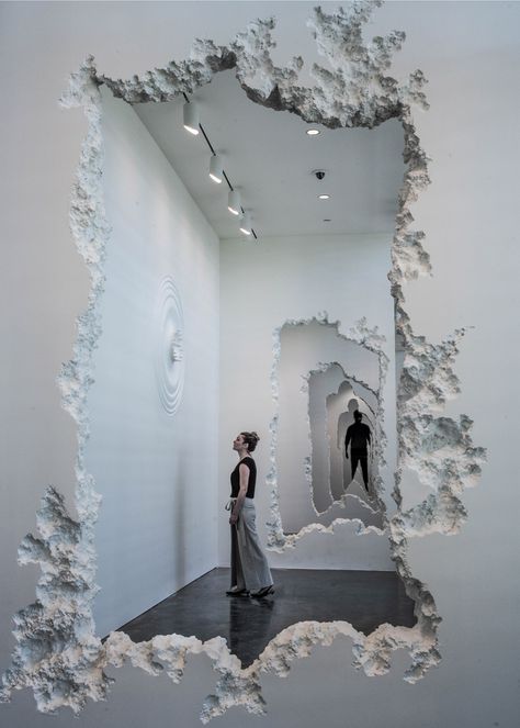 The Future Was Then exhibition by Daniel Arsham at the SCAD Museum of Art in Savannah, Georgia, USA Faux Concrete Wall, Daniel Arsham, 강아지 그림, Alphonse Mucha, Wall Installation, Sculpture Installation, A Mirror, Art Sculpture, Art Abstrait