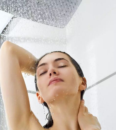 How To Take A Shower The Right Way To Keep Your Hair Healthy How To Shower, Hotel Lifestyle, Onion Juice For Hair, Asian Bathroom, Beer For Hair, Woman Relaxing, Stop Hair Breakage, Shower Hair, Lean Back