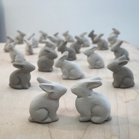 A FLUFFERY of bunnies... how cute is that???!!! Jamin! Bunny Clay Art, Pottery Bunny, Seal Sculpture, Rabbit Ceramic Sculpture, Bunny Ceramic Sculpture, Bunny Shape, Rabbit Ceramic, Bunny Figurines, Rabbit Sculpture